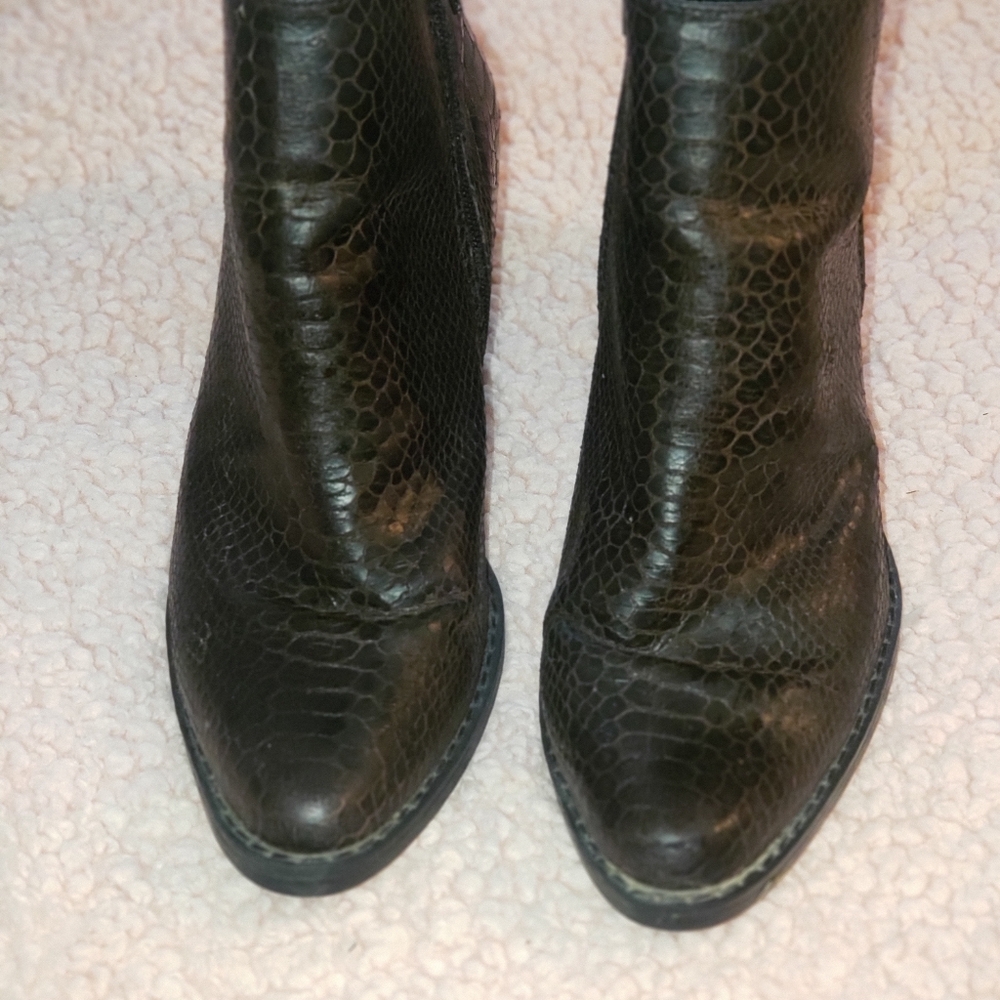 Black snake skin style bootie 8.5